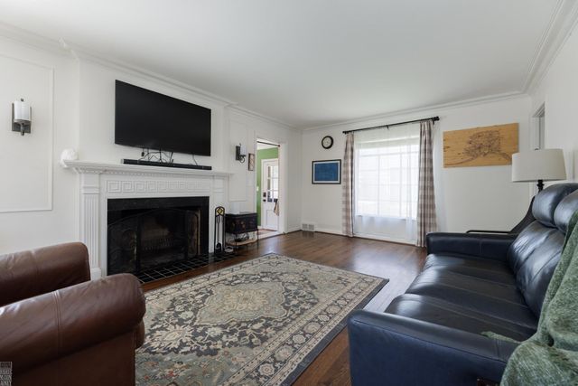 675 Fisher Road, Grosse Pointe, MI 48230