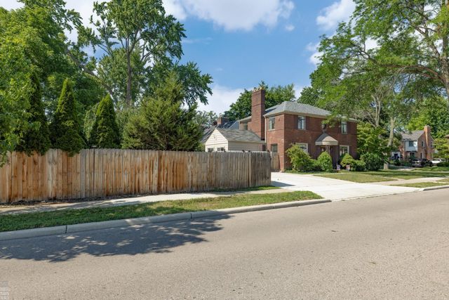 675 Fisher Road, Grosse Pointe, MI 48230