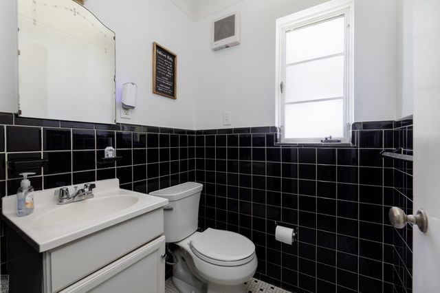 675 Fisher Road, Grosse Pointe, MI 48230