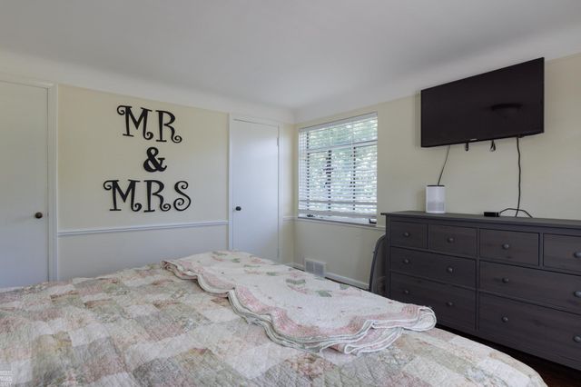 675 Fisher Road, Grosse Pointe, MI 48230