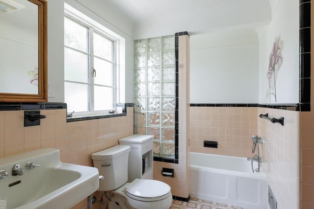 675 Fisher Road, Grosse Pointe, MI 48230
