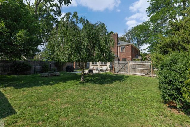 675 Fisher Road, Grosse Pointe, MI 48230