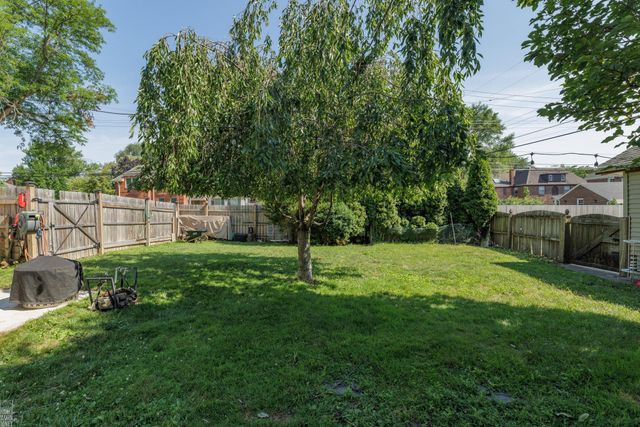 675 Fisher Road, Grosse Pointe, MI 48230