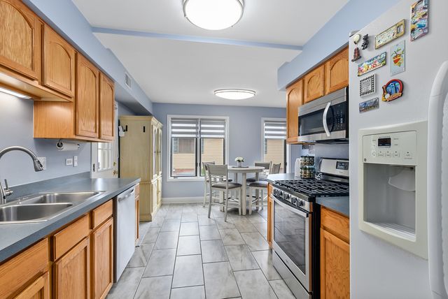 11112 E Cove Circle 3-2D, Palos Hills, IL 60465