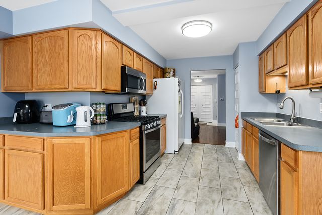 11112 E Cove Circle 3-2D, Palos Hills, IL 60465