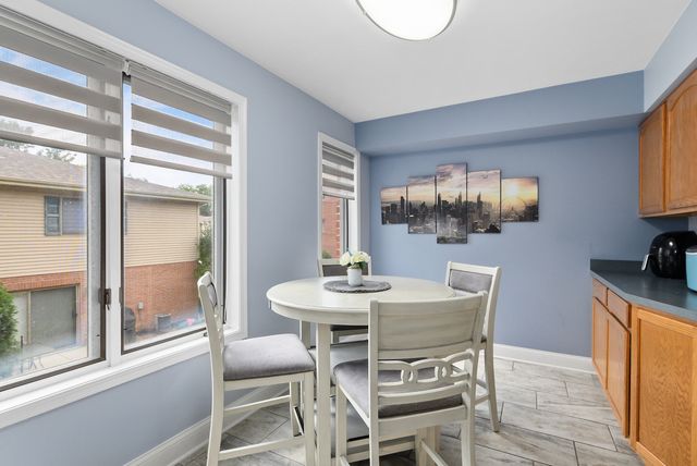 11112 E Cove Circle 3-2D, Palos Hills, IL 60465