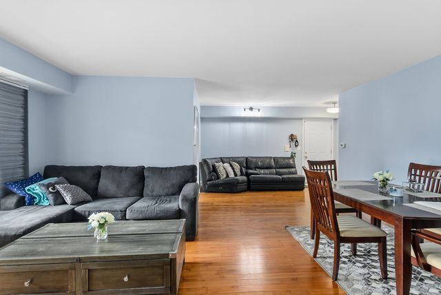 11112 E Cove Circle 3-2D, Palos Hills, IL 60465