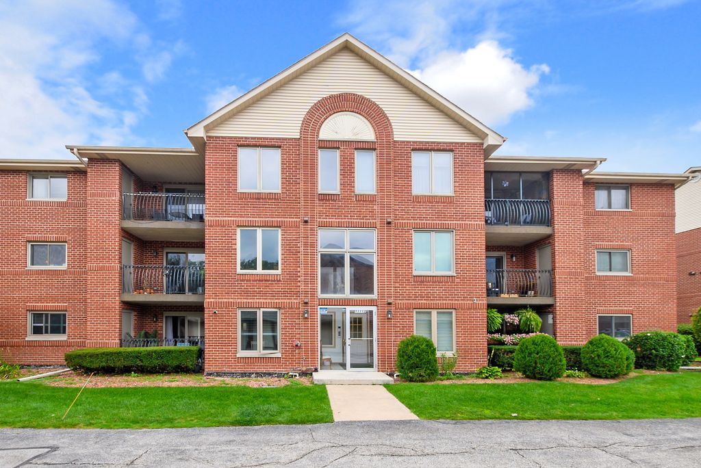 11112 E Cove Circle 3-2D, Palos Hills, IL 60465