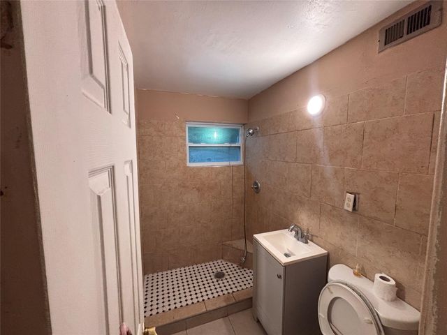 1141 S Ridge Road, Lantana, FL 33462