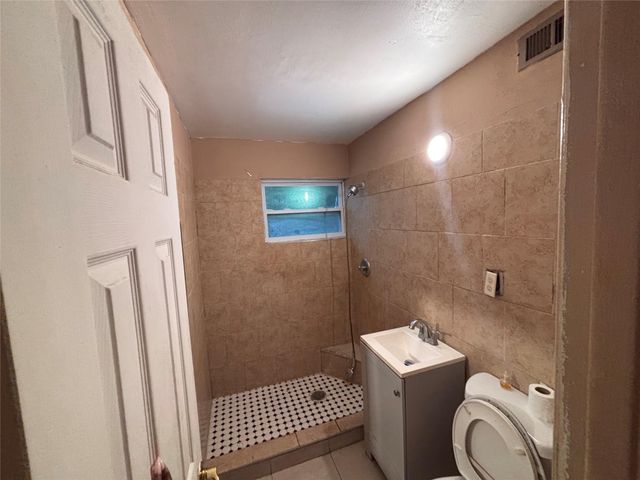 1141 S Ridge Road, Lantana, FL 33462