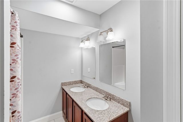 9 Gray Coach Lane 911, Cranston, RI 02921