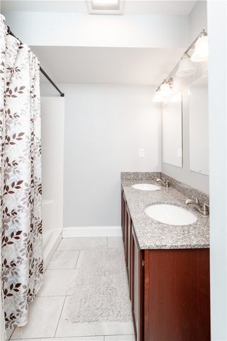 9 Gray Coach Lane 911, Cranston, RI 02921