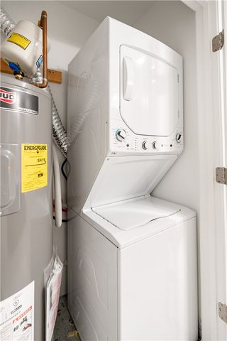 9 Gray Coach Lane 911, Cranston, RI 02921