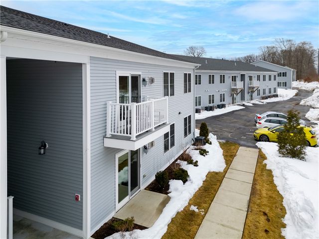 9 Gray Coach Lane 911, Cranston, RI 02921