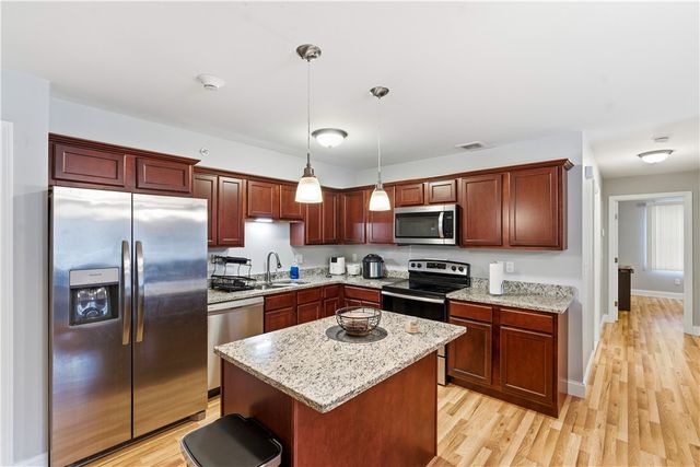 9 Gray Coach Lane 911, Cranston, RI 02921