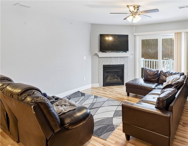 9 Gray Coach Lane 911, Cranston, RI 02921