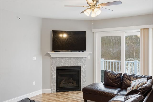 9 Gray Coach Lane 911, Cranston, RI 02921