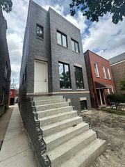 2638 W Superior Street, Chicago, IL 60612