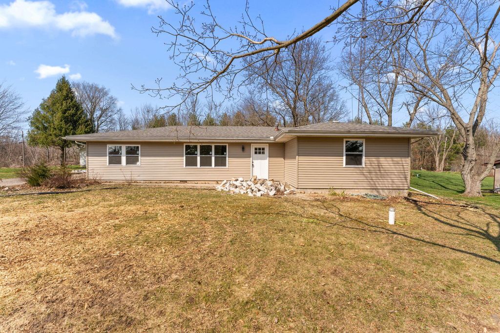 2403 Thomas Road, Valparaiso, IN 46383