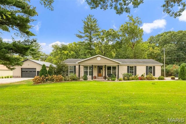 1392 N Henke Road, Lake St Louis, MO 63367