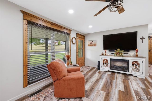 1392 N Henke Road, Lake St Louis, MO 63367