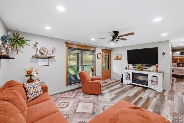 1392 N Henke Road, Lake St Louis, MO 63367