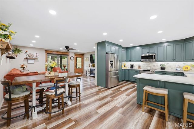 1392 N Henke Road, Lake St Louis, MO 63367