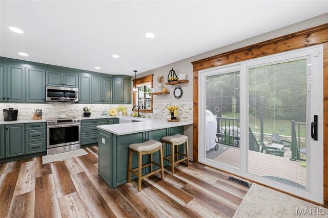 1392 N Henke Road, Lake St Louis, MO 63367