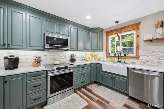 1392 N Henke Road, Lake St Louis, MO 63367