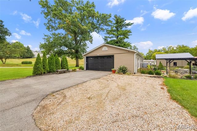1392 N Henke Road, Lake St Louis, MO 63367