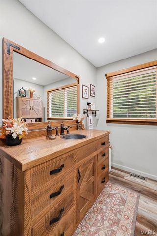 1392 N Henke Road, Lake St Louis, MO 63367