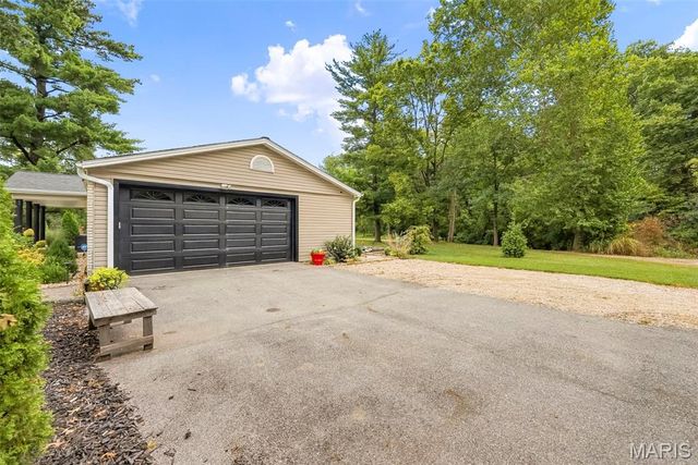 1392 N Henke Road, Lake St Louis, MO 63367