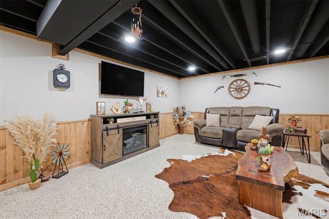1392 N Henke Road, Lake St Louis, MO 63367