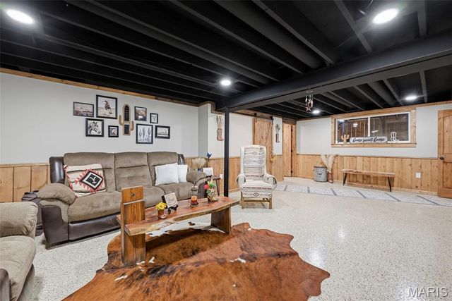 1392 N Henke Road, Lake St Louis, MO 63367