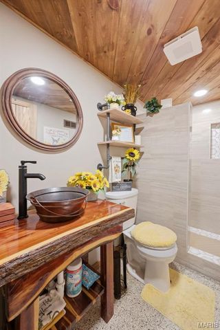 1392 N Henke Road, Lake St Louis, MO 63367