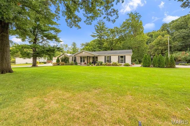 1392 N Henke Road, Lake St Louis, MO 63367