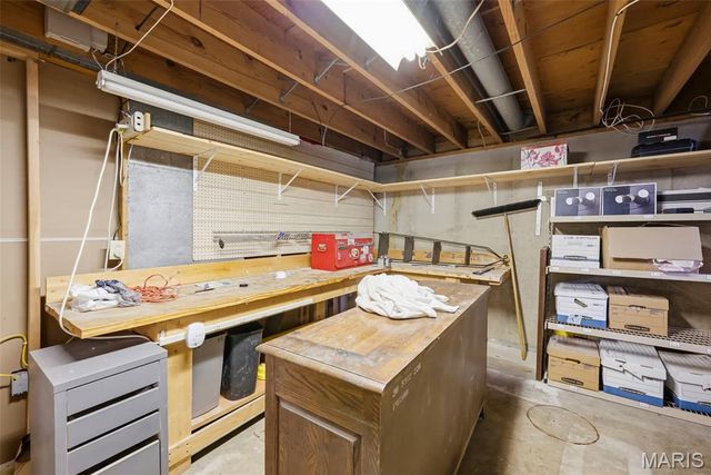 1392 N Henke Road, Lake St Louis, MO 63367
