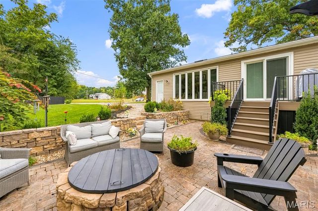 1392 N Henke Road, Lake St Louis, MO 63367