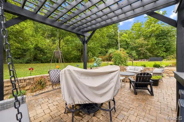 1392 N Henke Road, Lake St Louis, MO 63367