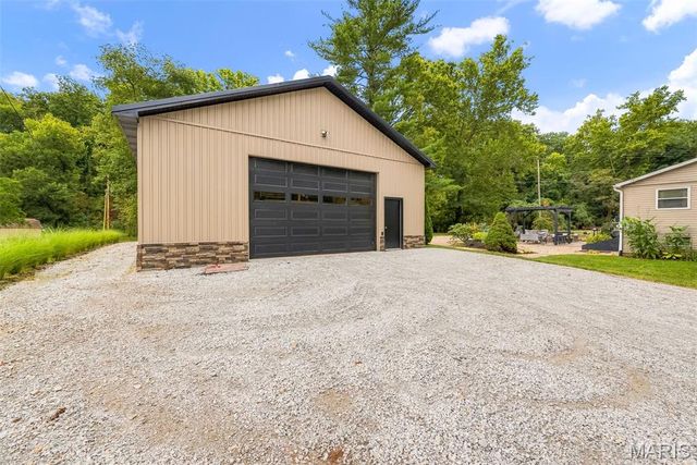 1392 N Henke Road, Lake St Louis, MO 63367