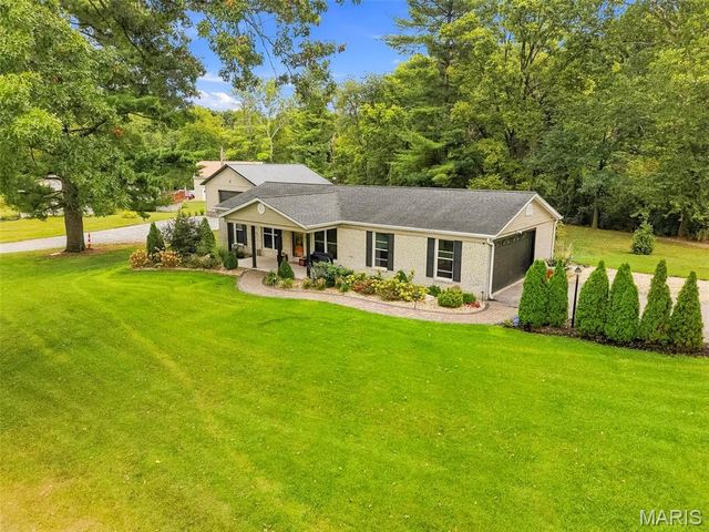1392 N Henke Road, Lake St Louis, MO 63367
