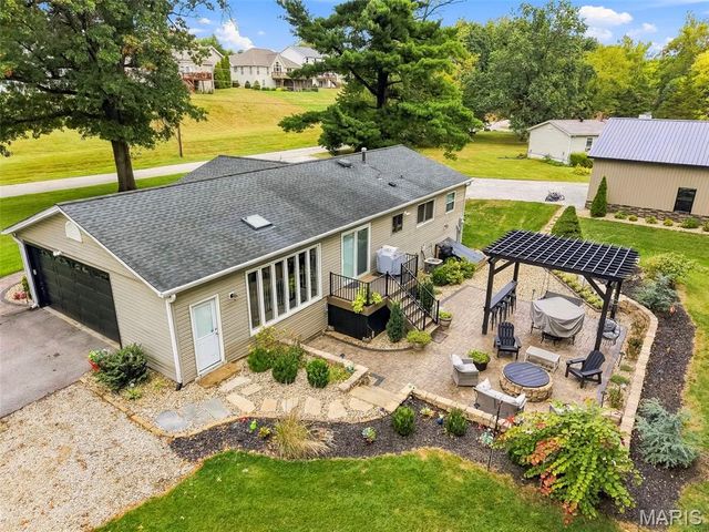 1392 N Henke Road, Lake St Louis, MO 63367