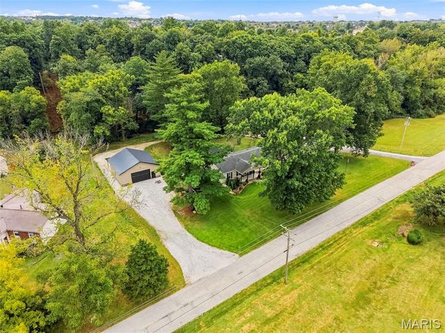 1392 N Henke Road, Lake St Louis, MO 63367