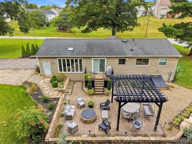1392 N Henke Road, Lake St Louis, MO 63367