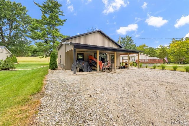 1392 N Henke Road, Lake St Louis, MO 63367