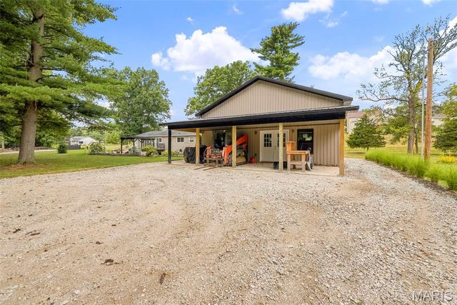 1392 N Henke Road, Lake St Louis, MO 63367