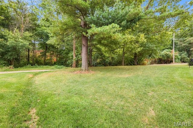 1392 N Henke Road, Lake St Louis, MO 63367