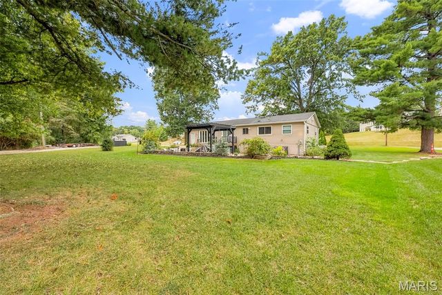 1392 N Henke Road, Lake St Louis, MO 63367