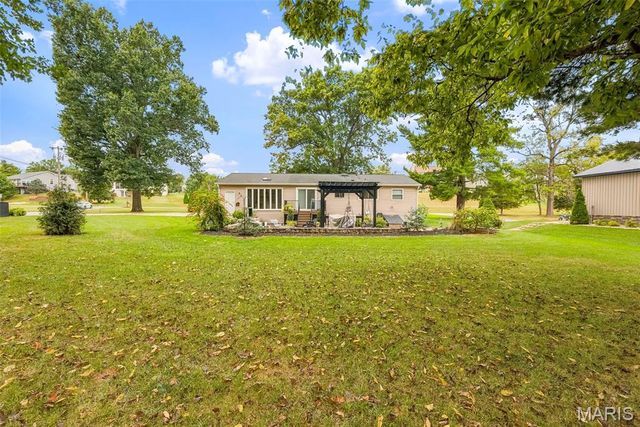 1392 N Henke Road, Lake St Louis, MO 63367