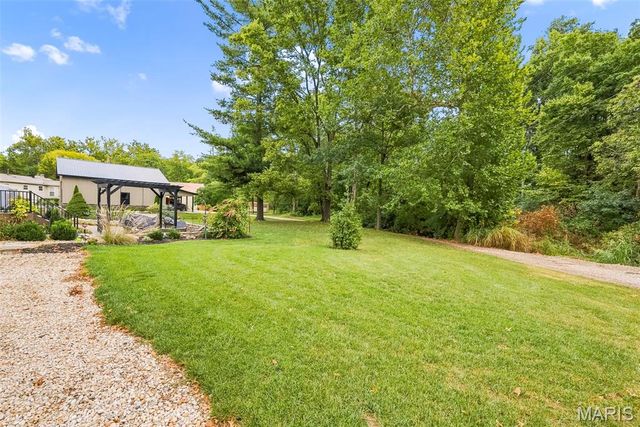 1392 N Henke Road, Lake St Louis, MO 63367